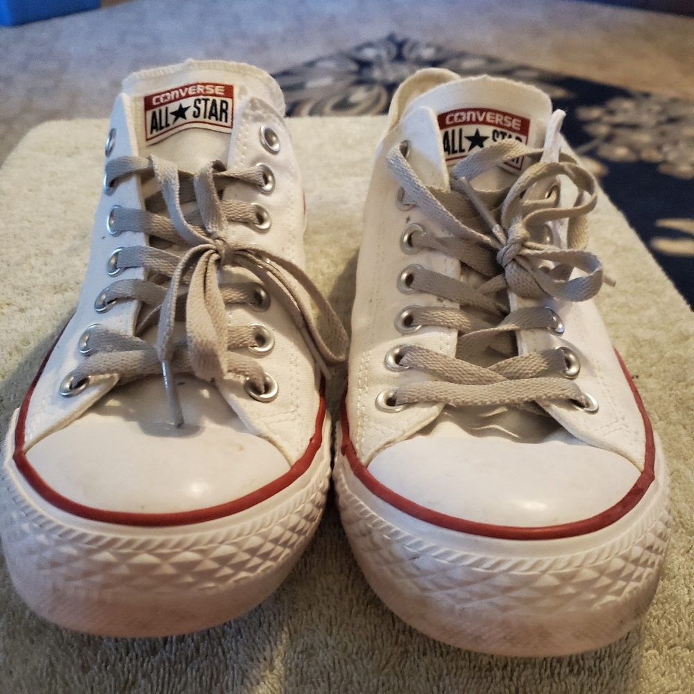 Converse low tops sneaker size men's 9
